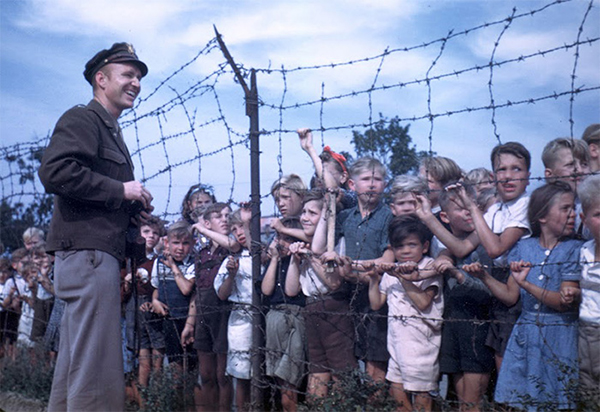 Pilot Gail Halvorsen with children at Berlin Tempelhof Airport, 1948.